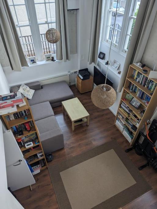 Appartamento Bright And Spacious Victorian Conversion Londra