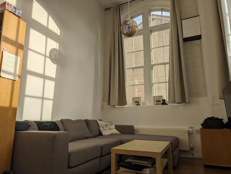 Appartamento Bright And Spacious Victorian Conversion Londra